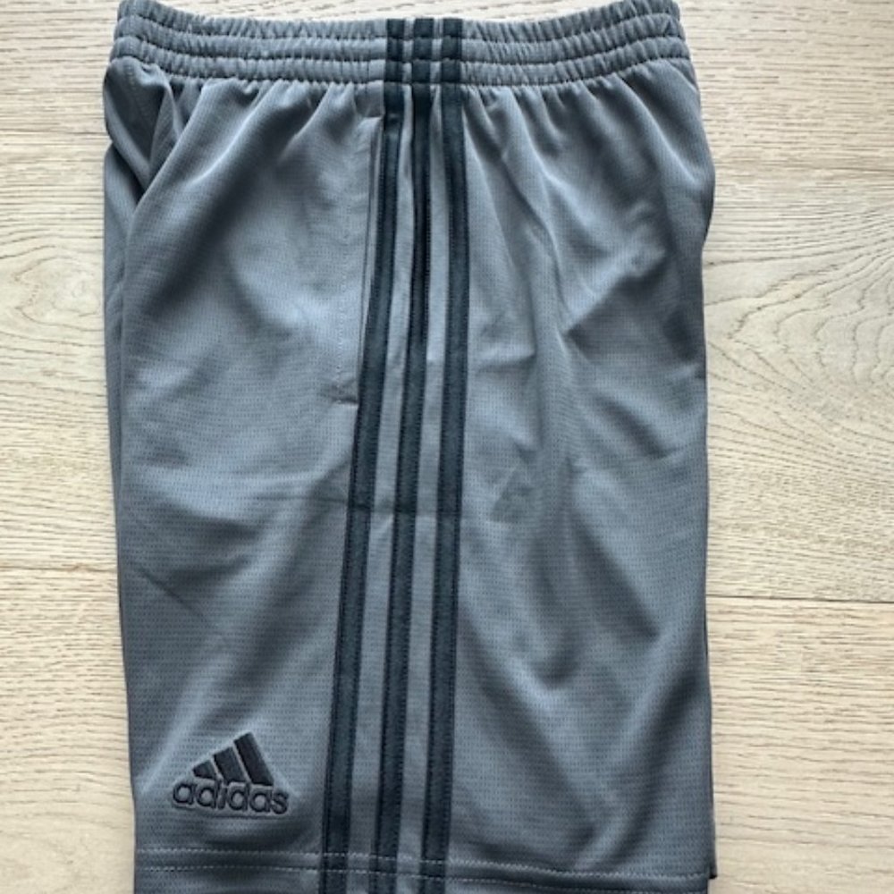 Adidas Kids light weight shorts (8)
